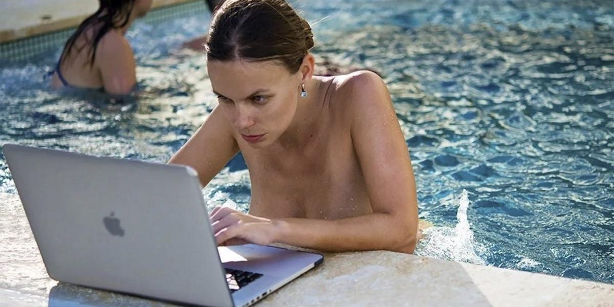 Ucraineni furioși: fost model nud, consul în Dominicană. A fost demisă rapid