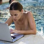 Ucraineni furioși: fost model nud, consul în Dominicană. A fost demisă rapid