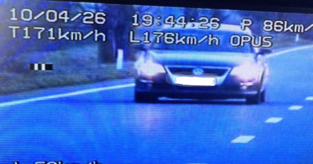 Șoferiță, prinsă cu 176 km/h pe DN 38: „Ardeau cozonacii în cuptor”!