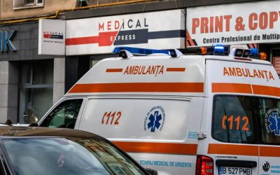 Salvat de la moarte: Un copil de 6 ani, scos de pe fereastră în Vâlcea