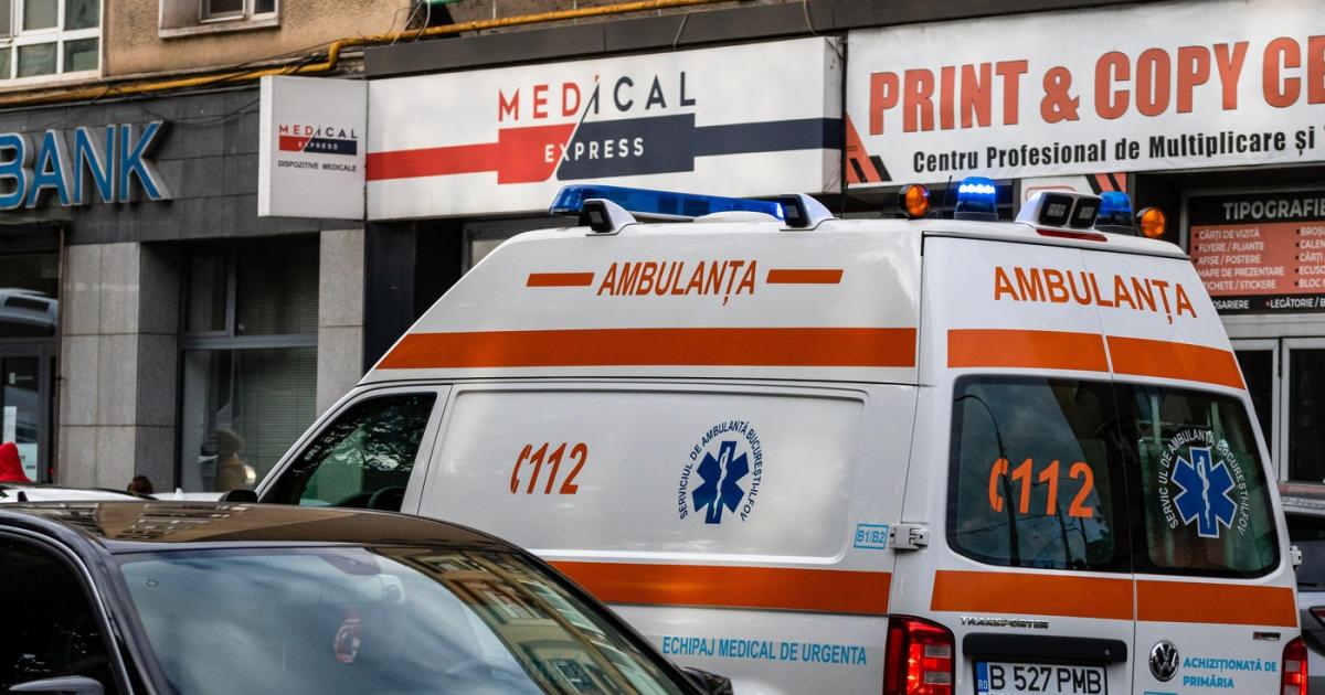 Salvat de la moarte: Un copil de 6 ani, scos de pe fereastră în Vâlcea