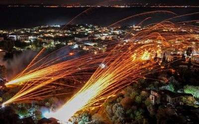 Rachete de Paște în Grecia: Duel incendiar între biserici rivale în noaptea Învierii