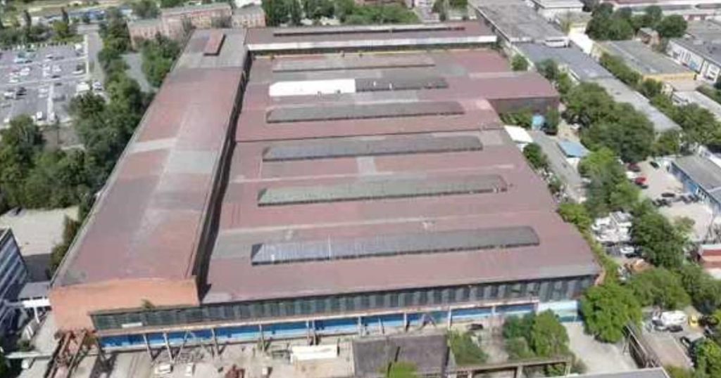 Fabrică simbol a comunismului, scoasă la vânzare în București: Cine dă banii