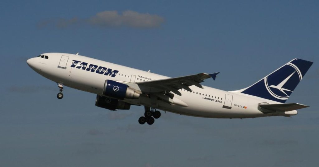 Copilotul Cezar Osiceanu, suspendat de Tarom: Înscenare pentru pilot