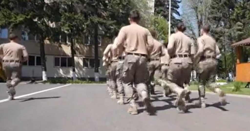 EXCLUSIV: Unde se antrenează „armata” de voluntari plătiți cu 4000 lei în România?