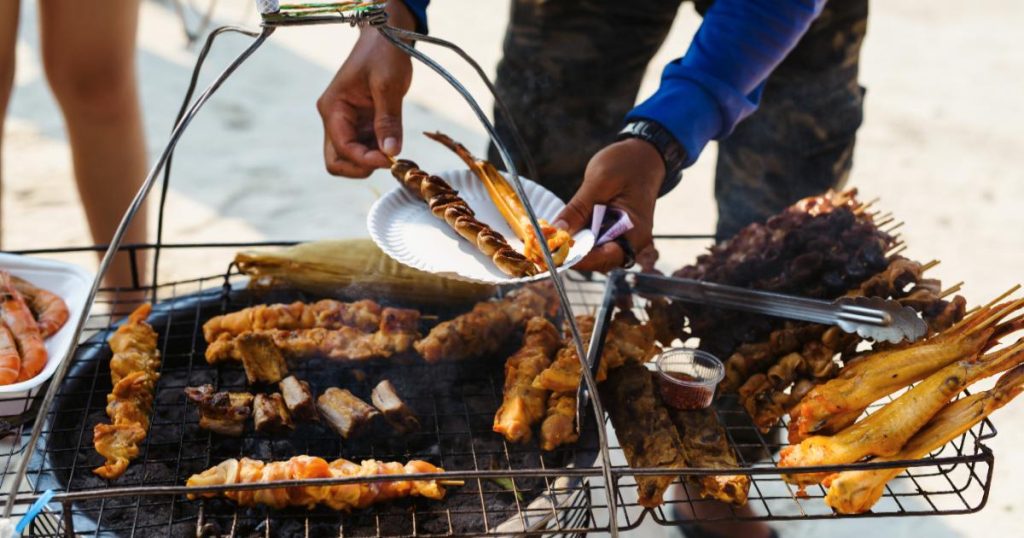 Turistă din UK, șocată: kebab de 1.700 € pe o plajă din Rio