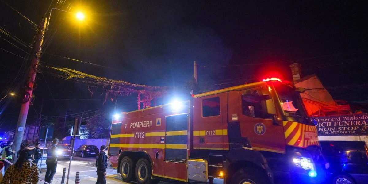 Incendiu devastator într-un bloc din Sighetu Marmației: 80 de persoane, evacuate