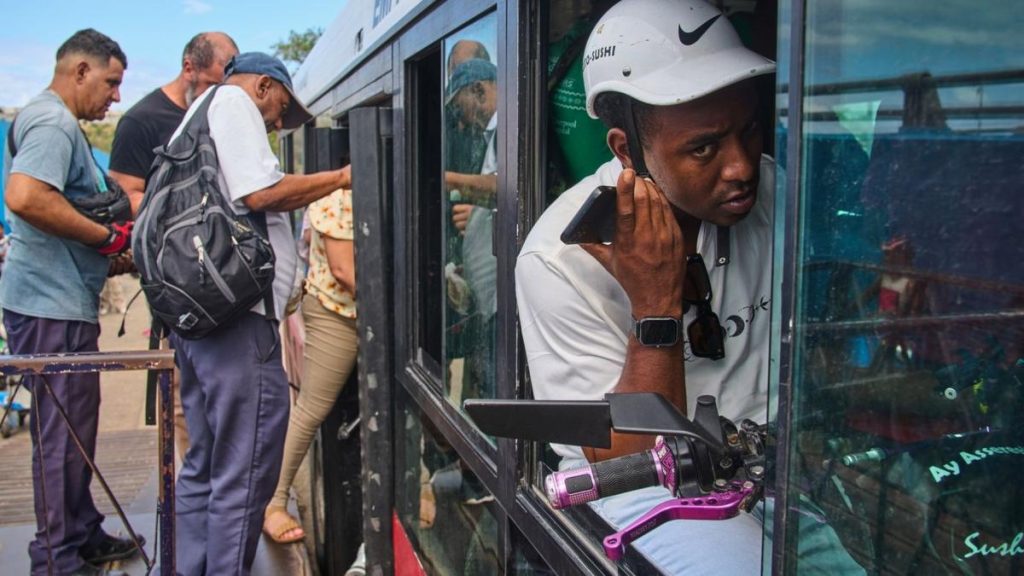 Ciclobusul din Havana, soluția inovatoare anti-criză de combustibil din Cuba