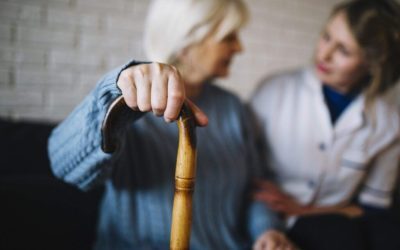 Un studiu recent realizat de Universitatea din California, San Francisco, relevă o legătură între îmbătrânirea plămânilor și evoluția severă a infecțiilor precum gripa și COVID-19 la persoanele în vârstă