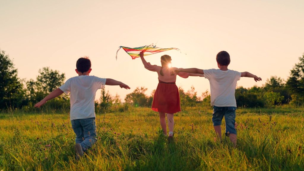 De ce verile copilăriei păreau nesfârșite? Secretul ascuns