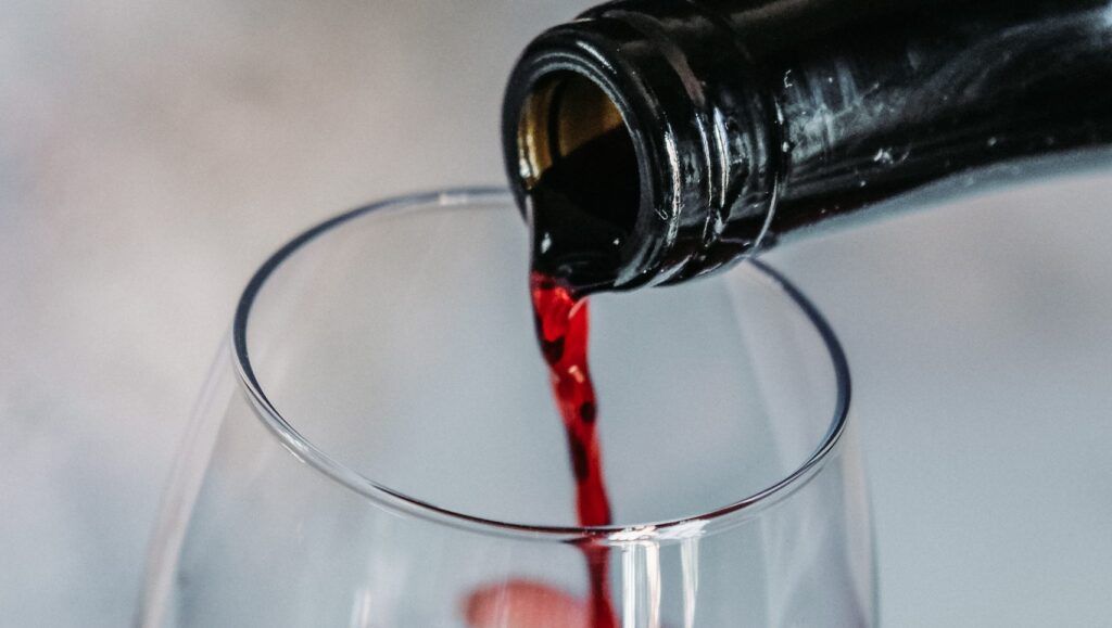 Ce se întâmplă dacă bei zilnic vin? Efecte pe termen lung