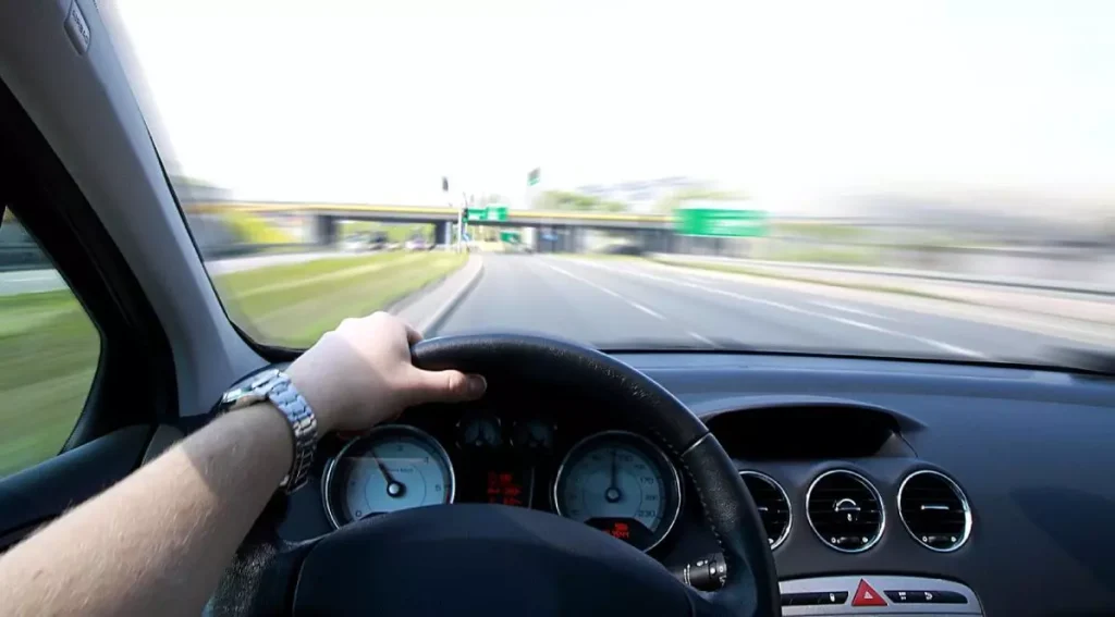 Viteză OPTIMĂ pentru consum MINIM: Economisești 10 lei/100 km!