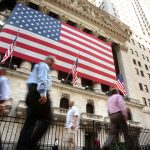 BOMBĂ în finanțe: BOGAȚII scot 20 mld. dolari, analiștii prevăd prăbușire