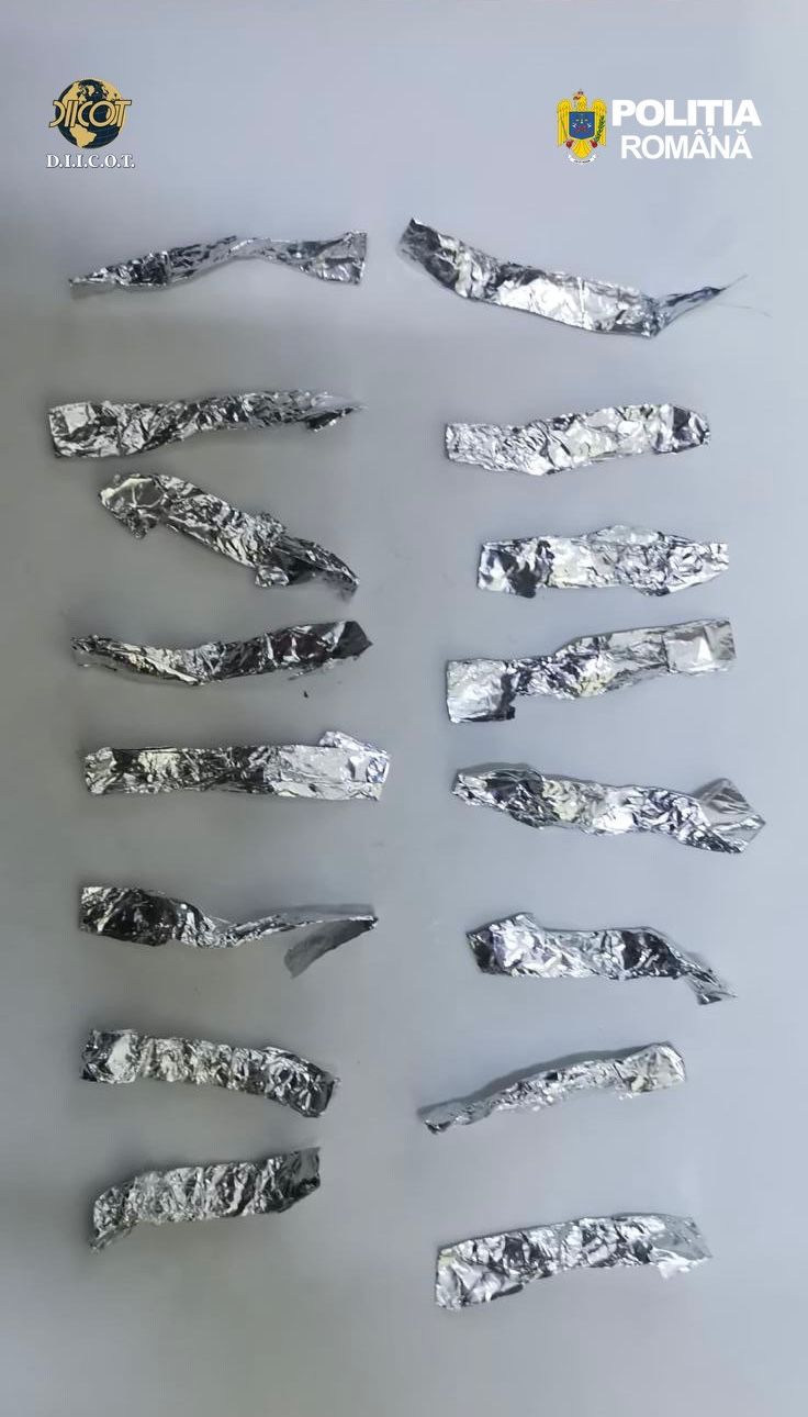 Polițiștii Brigăzii de Combatere a Criminalității Organizate Iași și procurorii DIICOT Iași au reținut, luni, un bărbat de 49 de ani, suspectat de trafic de droguri de mare risc