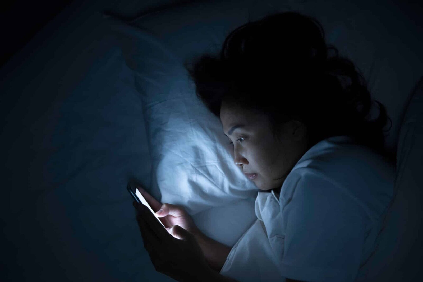 Obiceiul nocturn care schimbă România: Ce fac tot mai mulți români?
