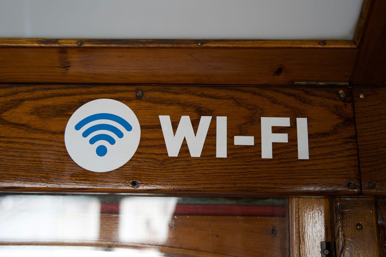 Noua rețea Wi-Fi: De ce viteza „super rapidă” e doar fum și iluzii?