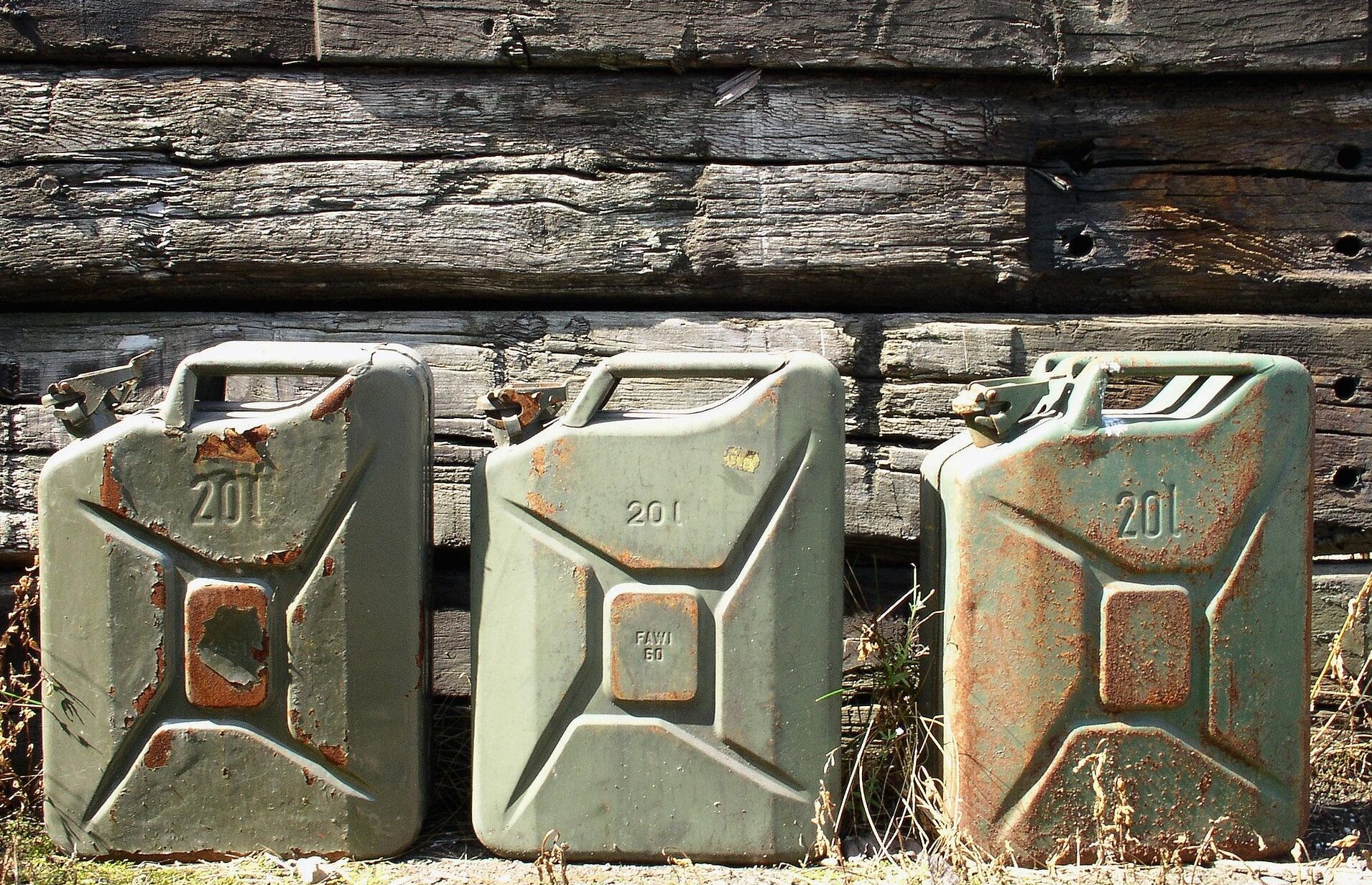 Fostul președinte Traian Băsescu susține că Europa trebuie să ia măsuri imediate pentru a evita o criză de aprovizionare cu combustibil, recomandând raționalizarea consumului de carburanți, mai ales în contextul tensiunilor pentru resurse energetice