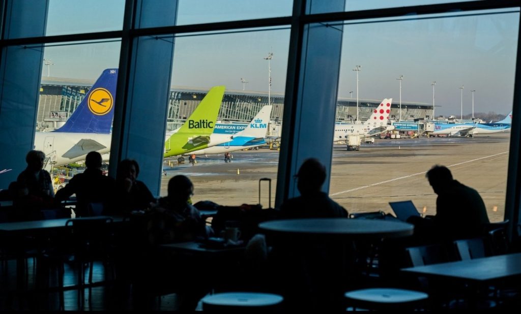 Avionul, pe butuci: Scumpiri și anulări de zboruri în Europa, pericol iminent!