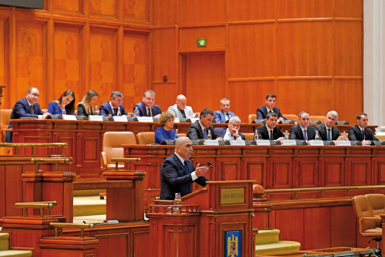 Bursa, calmă după căderea Bolojan: ROBOR stabil, titluri de stat în scădere. Leul, nou minim istoric