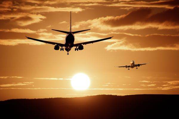Avion cu probleme: Firmele Aeriene UK pot anula zboruri din timp