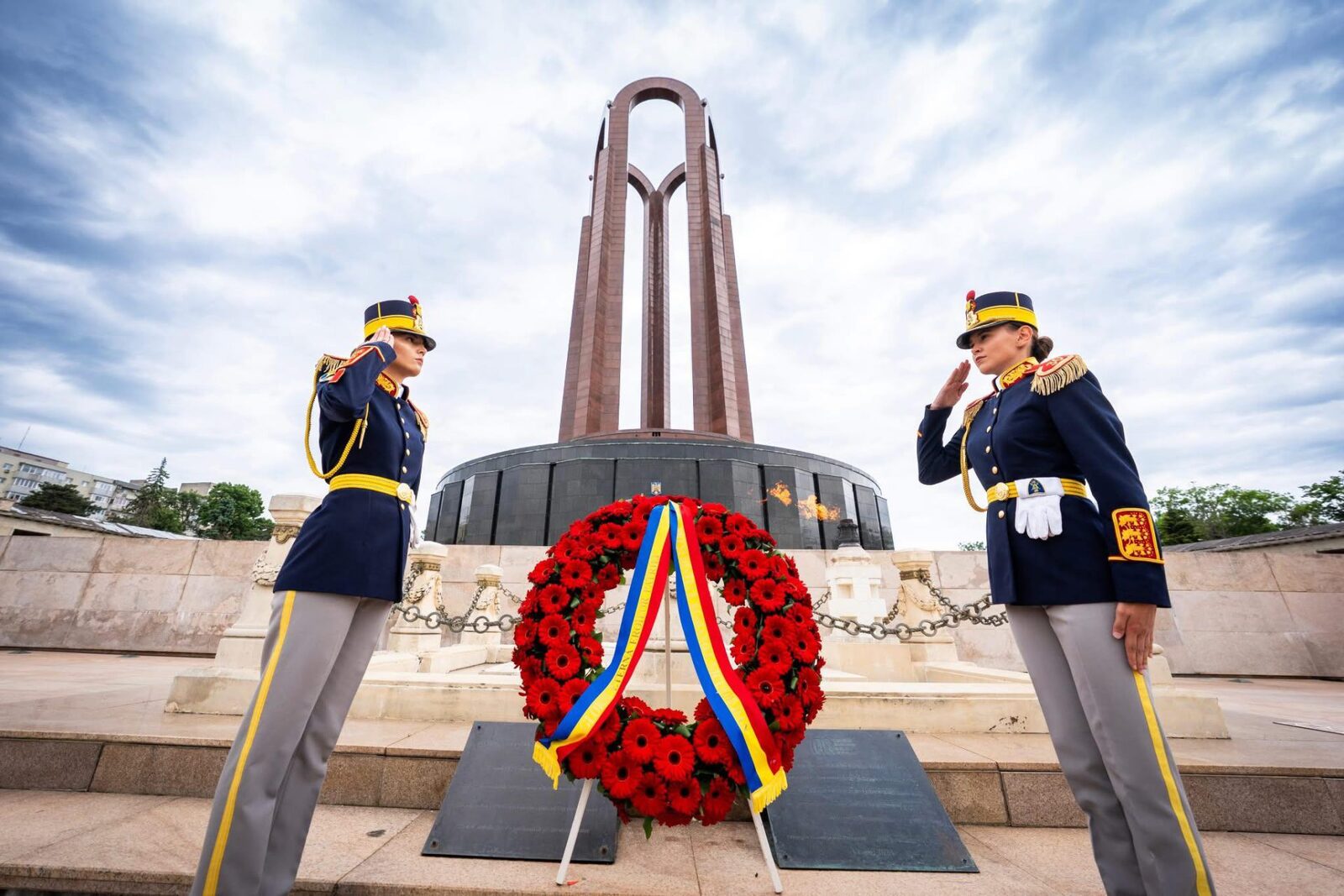 România comemorează eroii: Amintirea lor dăinuie veșnic!