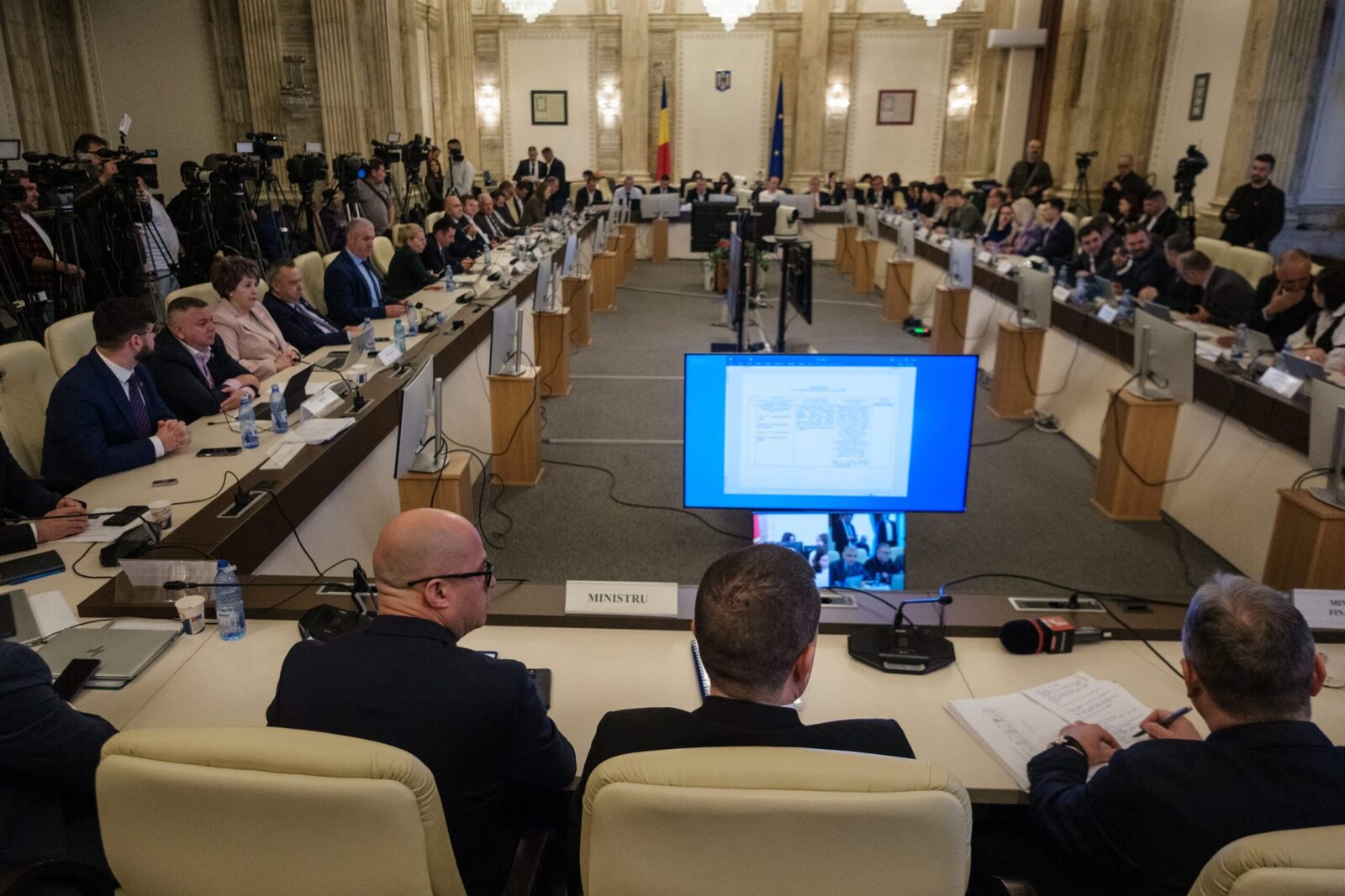 Ideea de premier tehnocrat, o capcană pentru România: Istoria avertizează
