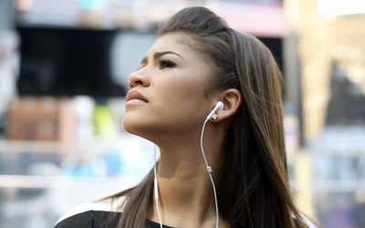 Căștile cu fir revin! De ce Bluetooth NU mai e sfânt pentru unii ascultători