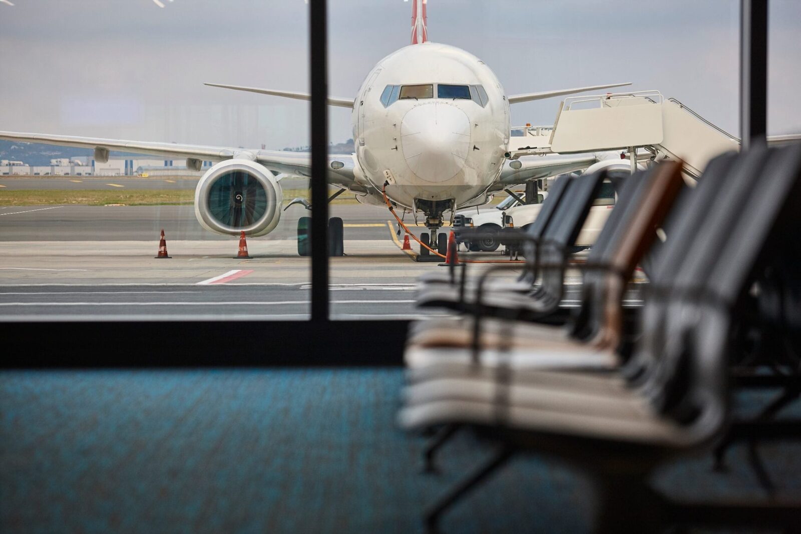 Avioane: Compensații mai mici, taxe mai mari pentru bagaje. Criza dictează