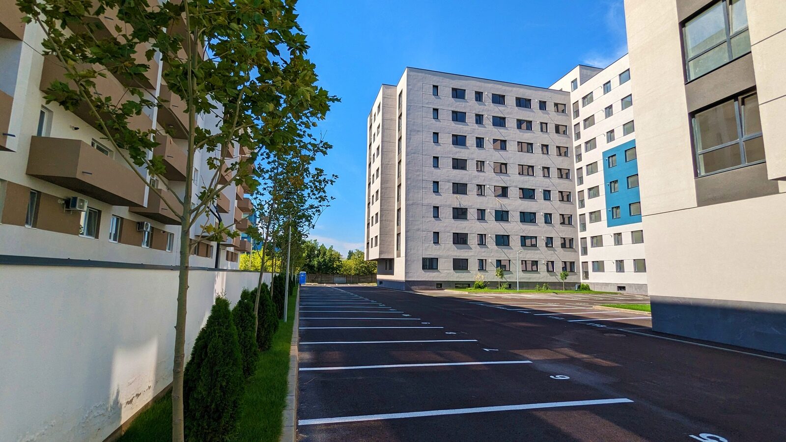 Unde-ți ascunde blocul vulnerabilitățile: Ghidul cumpărătorului de apartamente în România