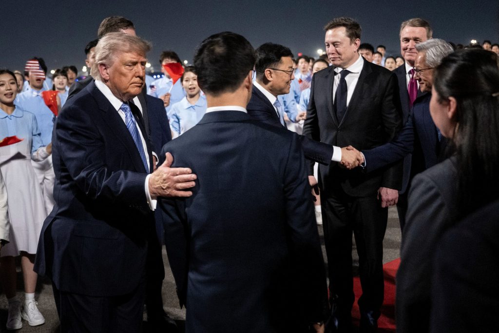 Trump, China și Big Tech: De ce are nevoie Elon Musk de Beijing?