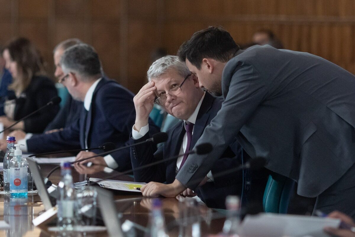 Motreanu lovește: Congres PNL cu „PSD sau anti-PSD”. Thuma și Predoiu, pe făraș