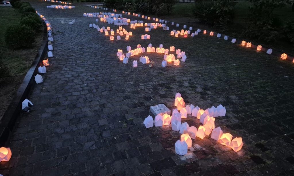 Mii de gulguțe, aprinse de cercetași la Alba Iulia: Festivalul Luminii a luminat cetatea