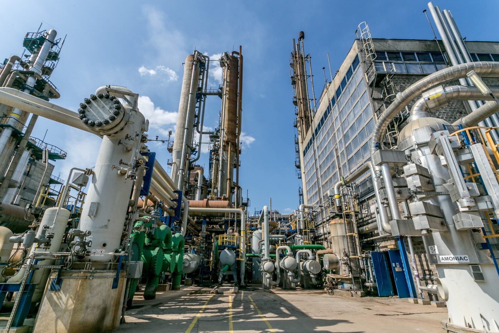 Azomureș, în prag de colaps: Romgaz preia combinatul, sute de preavize