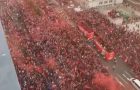 Nebunie la Londra: 500.000 de oameni, paradă după ce Arsenal a pierdut