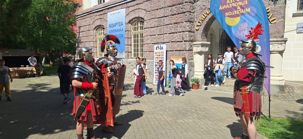 Noaptea Muzeelor la Arad: spectacol cu reconstituiri istorice și paradă