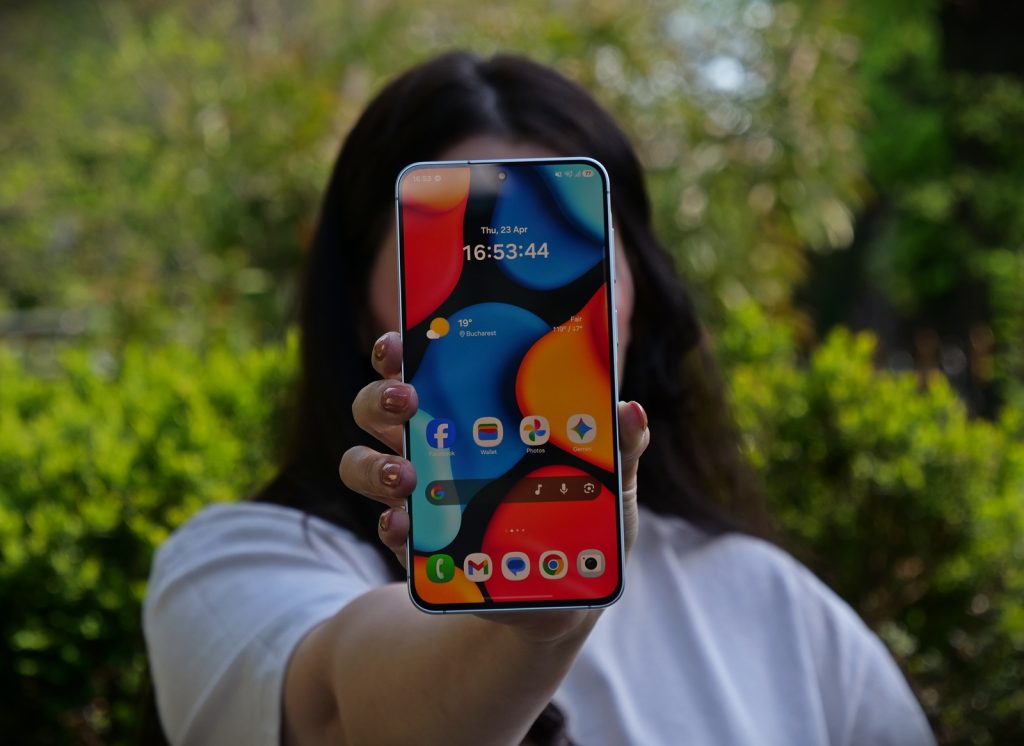Urmașul celui mai iubit telefon: Două probleme mari la testul din România