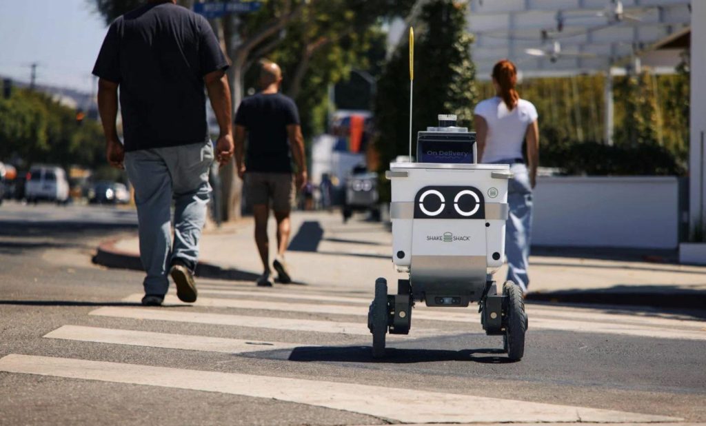 Roboții înfurie locuitorii unui oraș american: Milă și ură pentru livrări