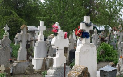 Bătrână din Ploiești, șantajată de falși inspectori de cimitir: 70.000 de lei, dispăruți