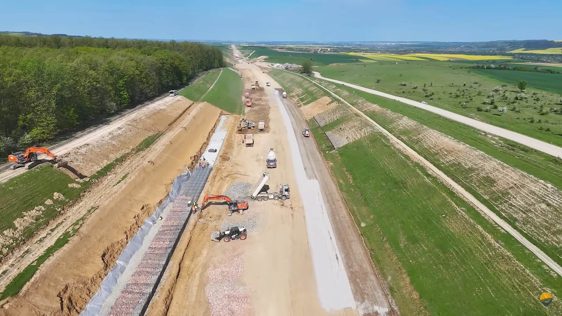 Analiștii trag semnalul de alarmă: Sectorul construcțiilor, dependent de fondurile publice