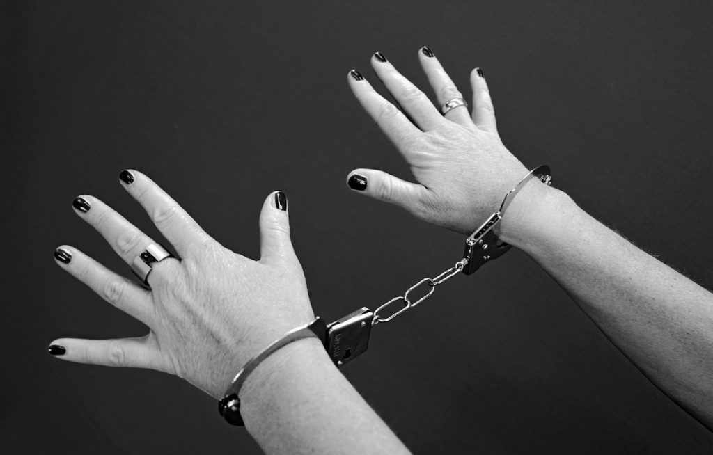 Funcționară din Mureș, reținută! E suspectată de delapidare, 136.000 de lei dispăruți