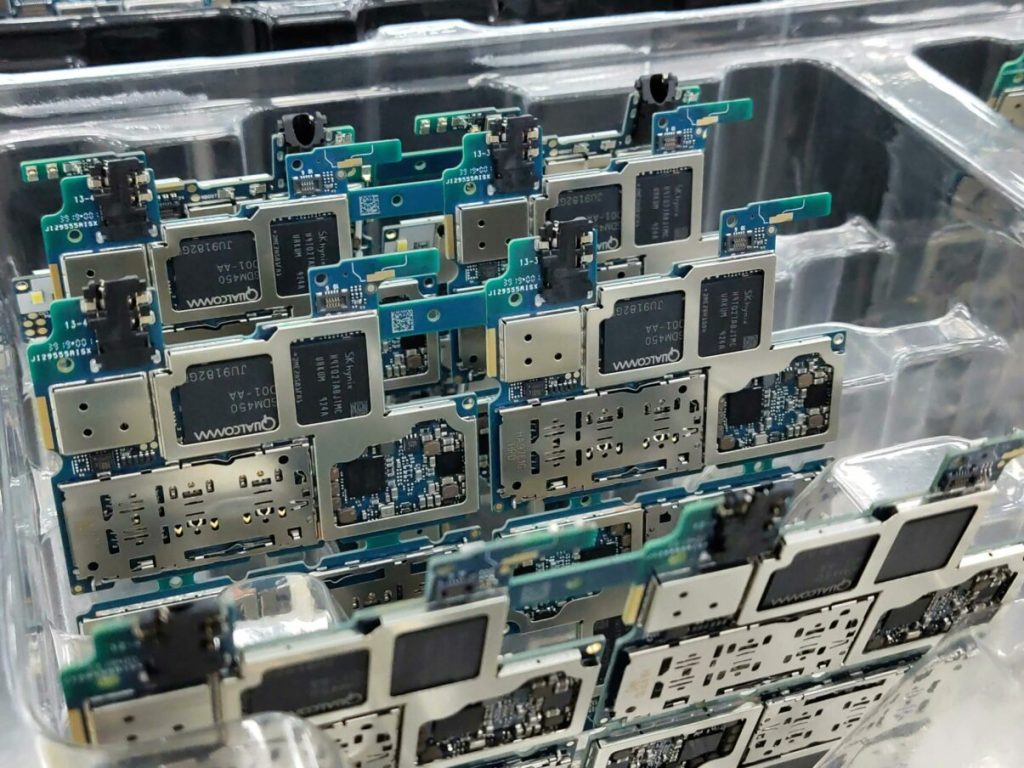 Apple și Nvidia, trase pe dreapta în China. Ce lovește Huawei?