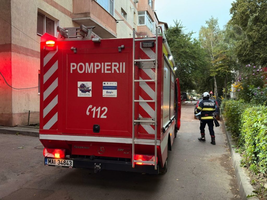 Vaslui: Incendiu puternic, o casă distrusă. Butelie, cauza dezastrului