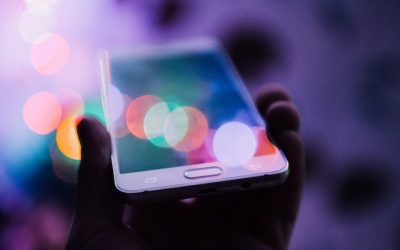 Telefoanele mobile, interzise la școală: Elevii, obligați să le predea