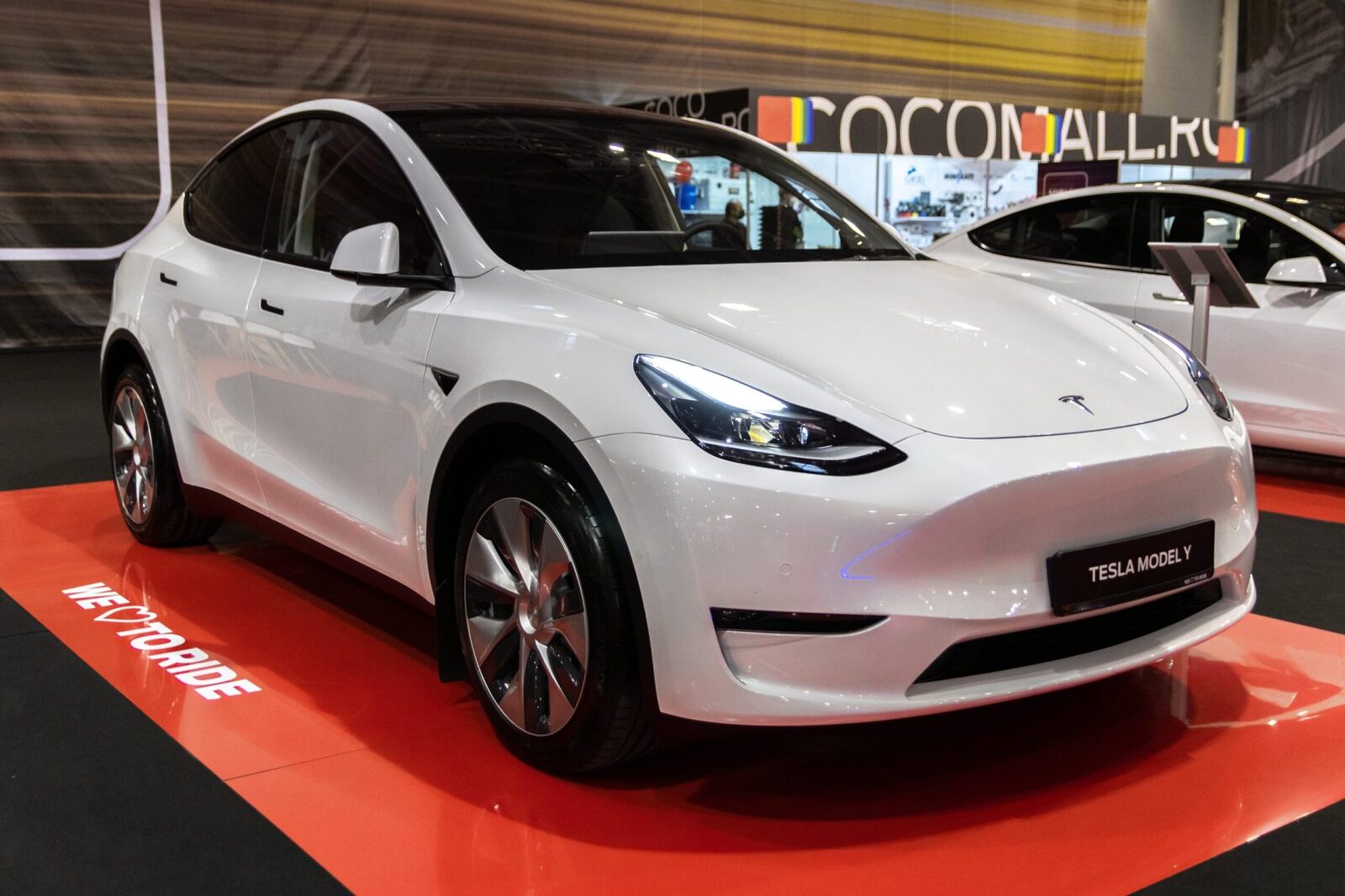 Tesla recheamă peste 14.000 de mașini electrice: Ce modele sunt afectate