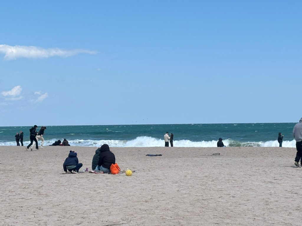 Minivacanța de 1 Mai: Litoralul ia cu asalt turiștii, dar prețurile…