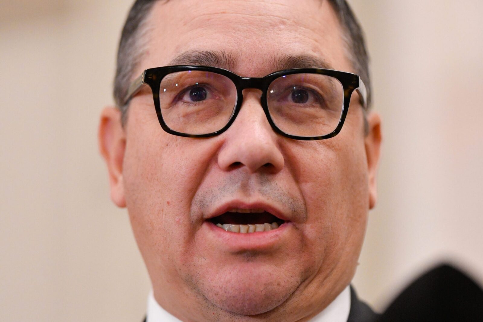Ponta: România, la înmormântare!