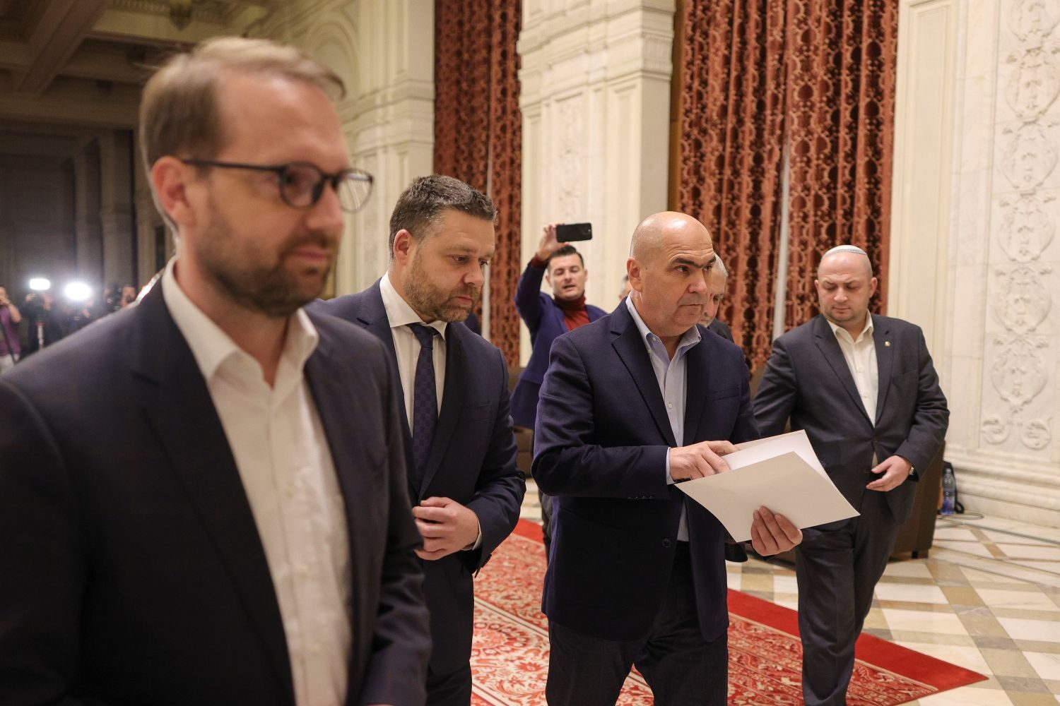 Bolojan, Kelemen și Fritz, discuții la UDMR înainte de ședință