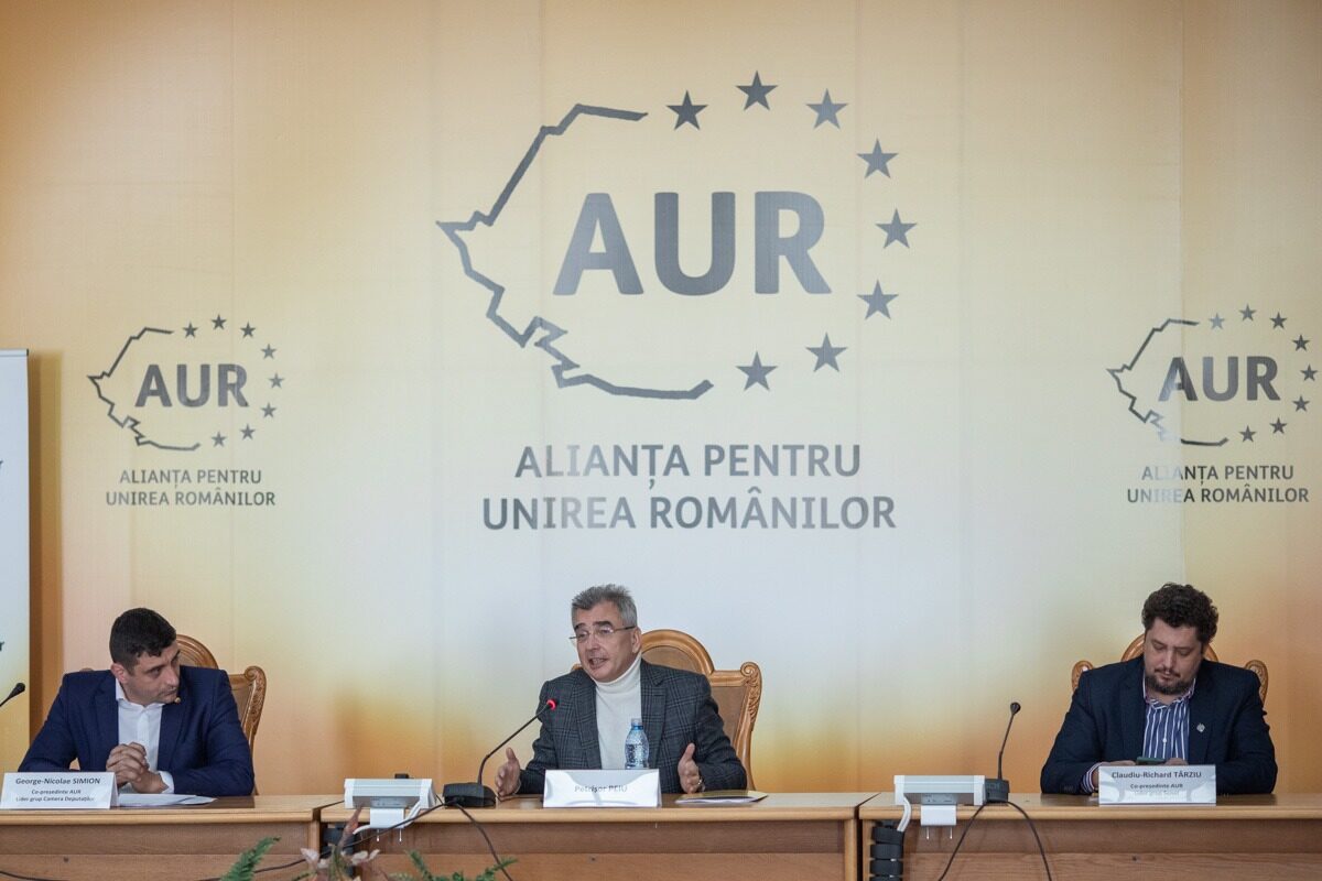 Premier pe muchie de cuțit. Politicul pe farfurii sparte