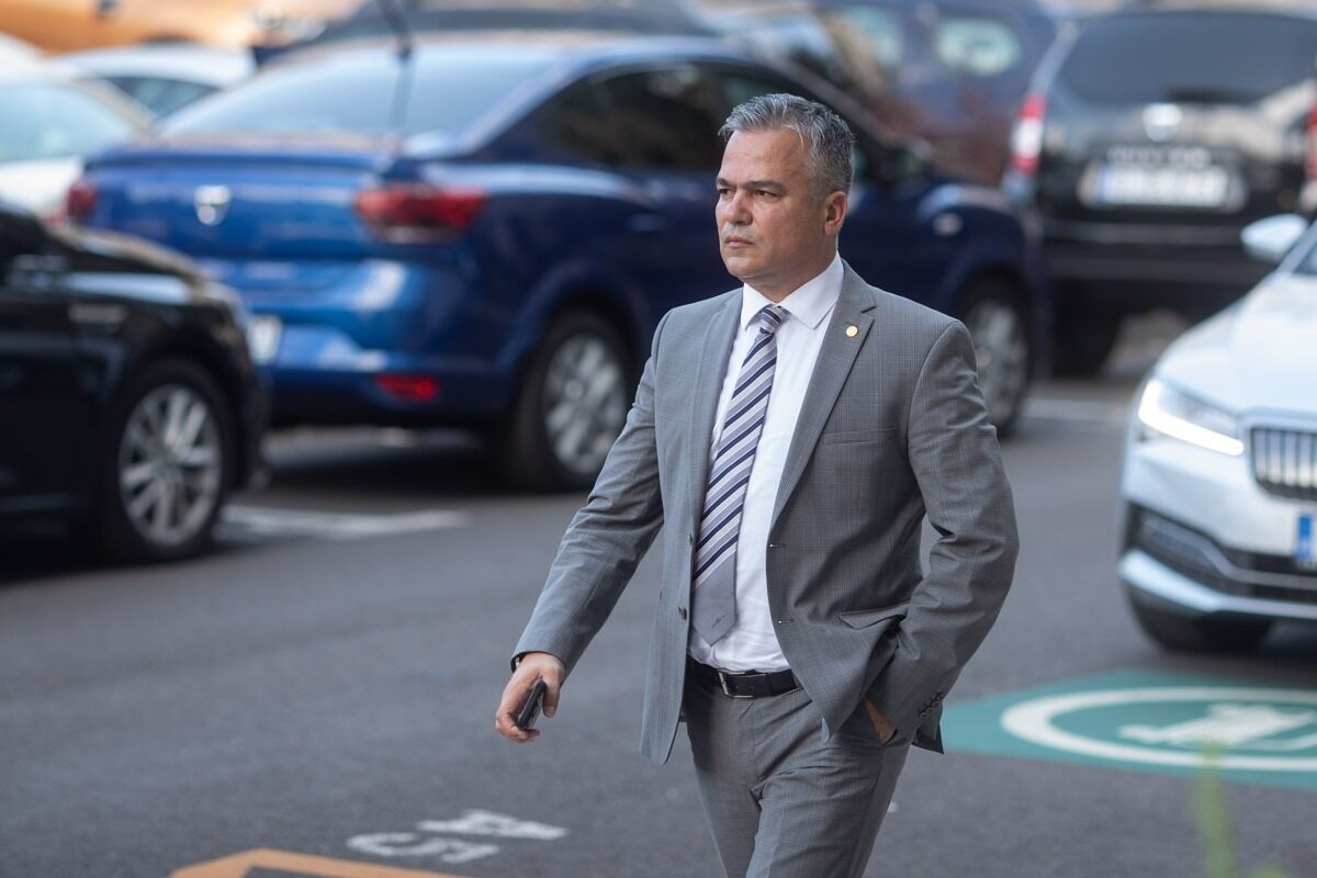 Veștea, trist de congresul PNL, cere alianță cu Nicușor Dan