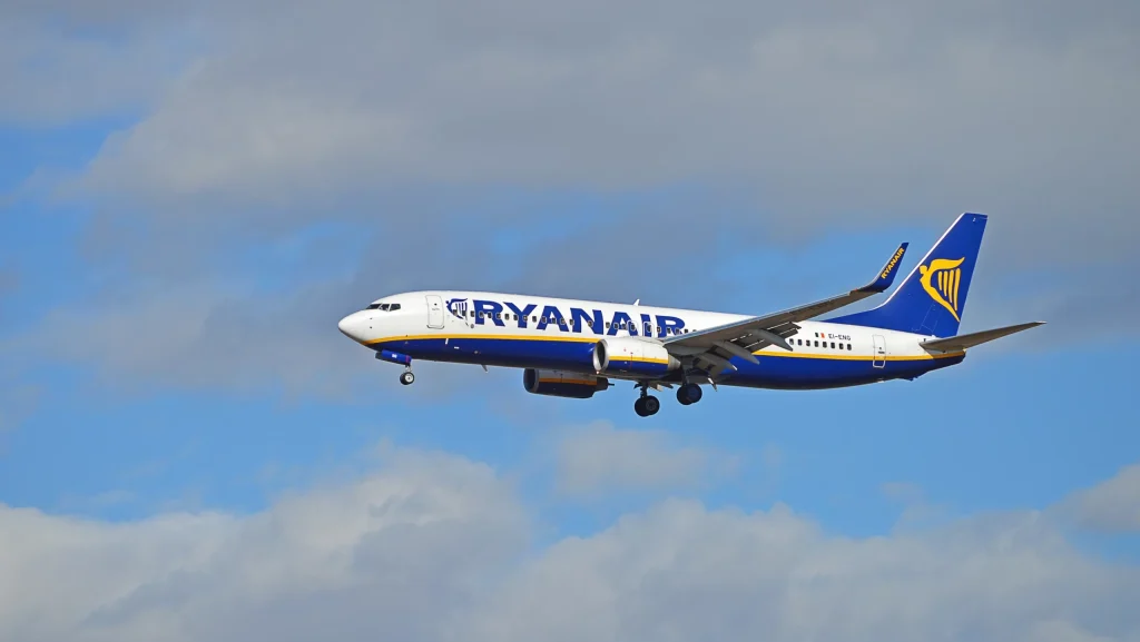 Ryanair, anchetat pentru taxa controversată la locurile din avion
